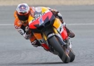 Casey Stoner è il più veloce nelle prove del venerdì a Silverstone