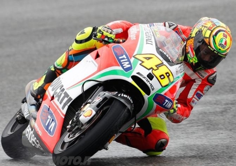 Rossi domina la prima sessione di prove a Silverstone