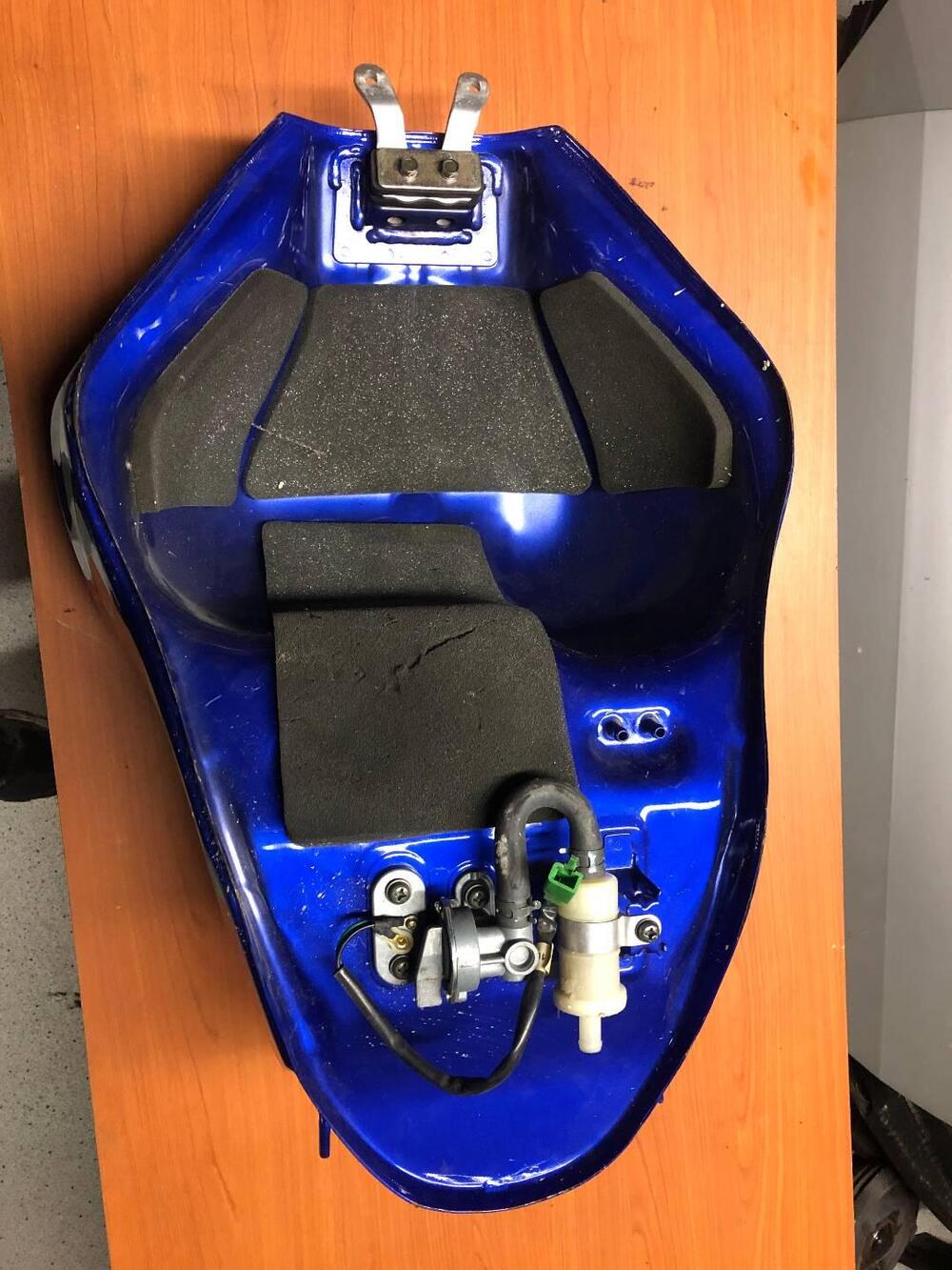 Serbatoio Yamaha R6 1999 - 2002 (8)