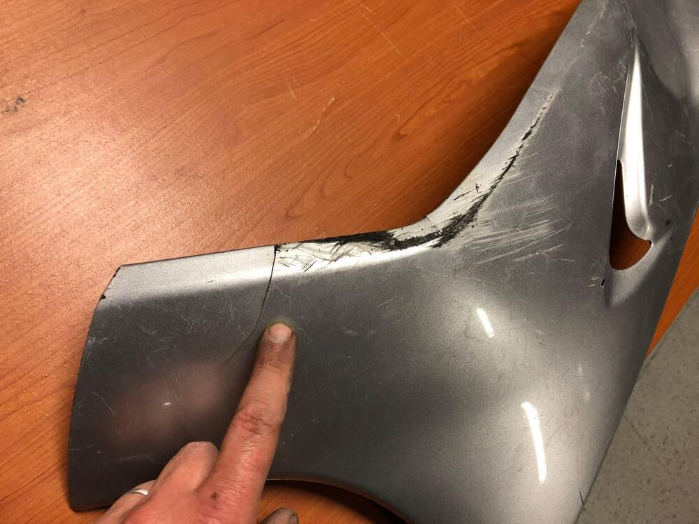 Fianco sotto pedana Suzuki Burgman 400 2003-2005 (2)