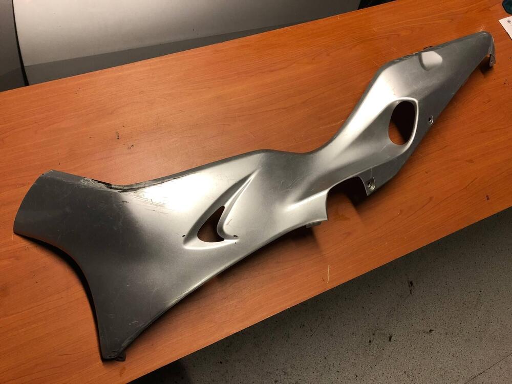 Fianco sotto pedana Suzuki Burgman 400 2003-2005