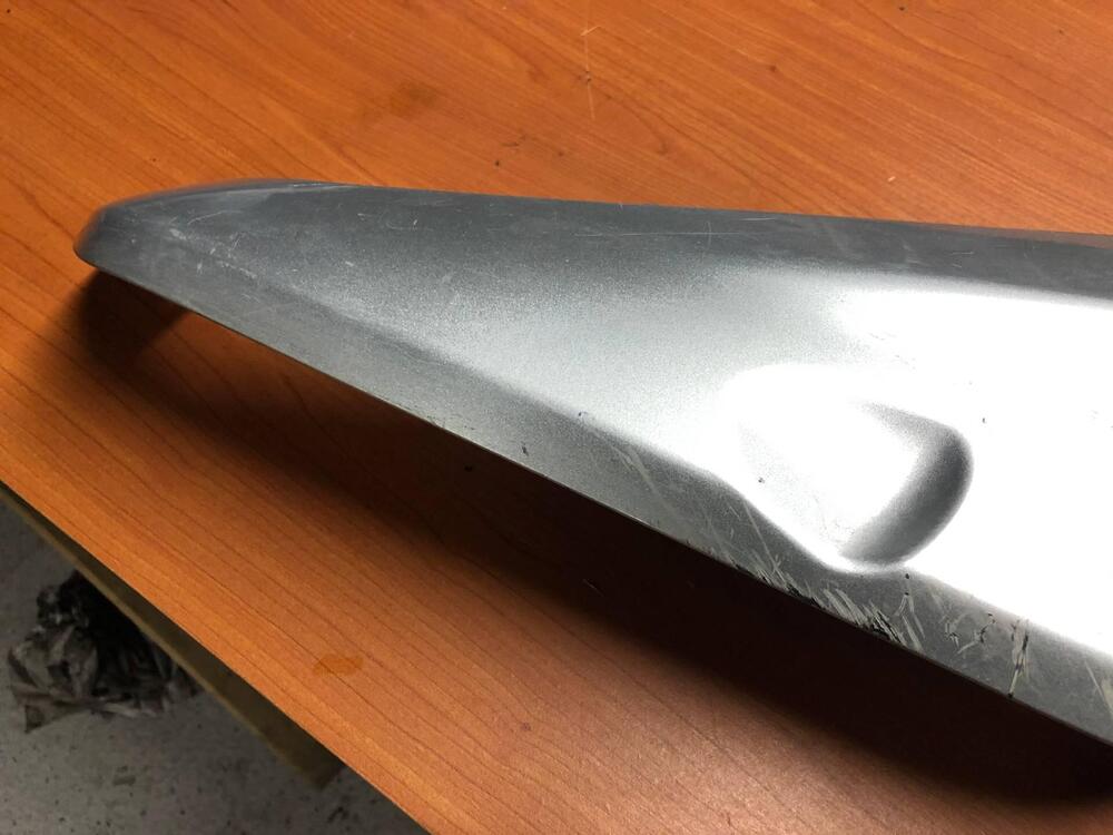 Fianco sotto pedana Suzuki Burgman 400 2003-2005 (4)