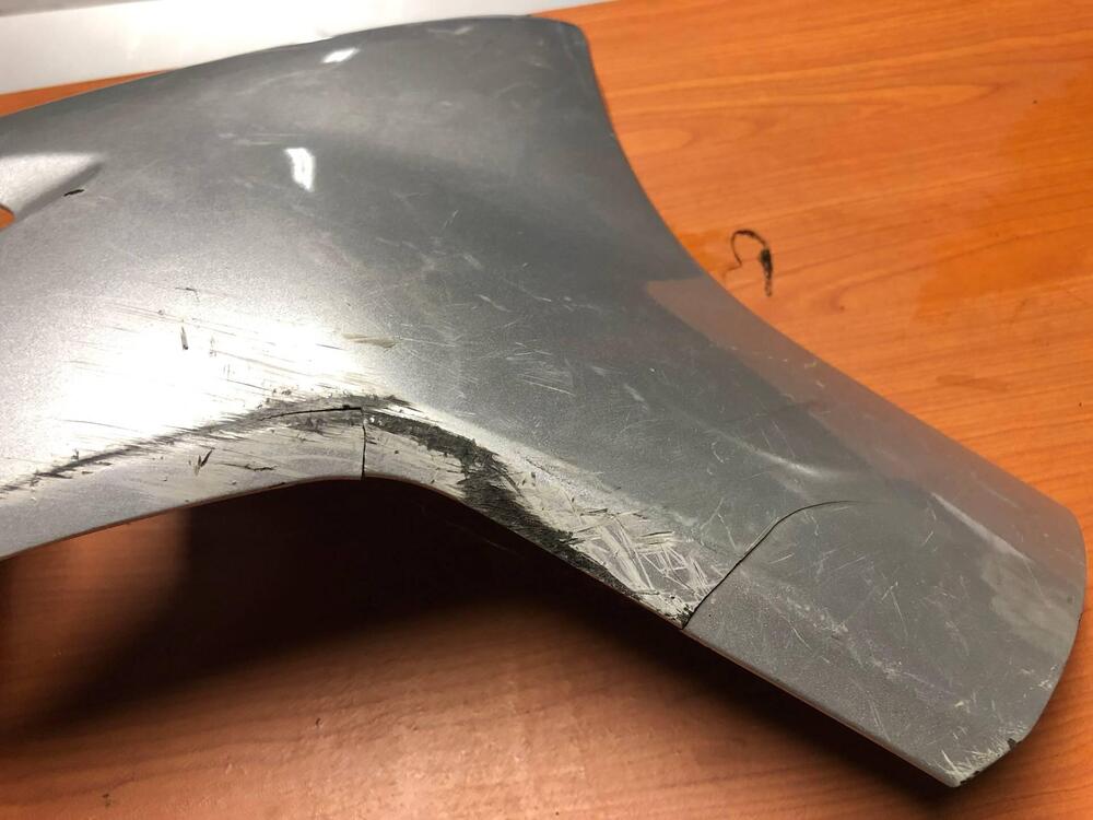 Fianco sotto pedana Suzuki Burgman 400 2003-2005 (5)