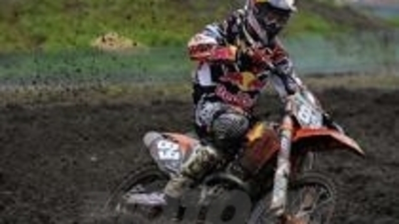 Motocross. Il fango non frena Desalle e Van Horebeek