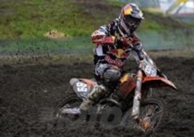 Motocross. Il fango non frena Desalle e Van Horebeek