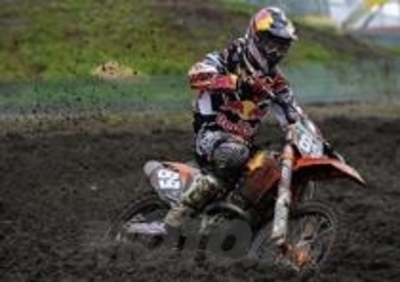 Motocross. Il fango non frena Desalle e Van Horebeek