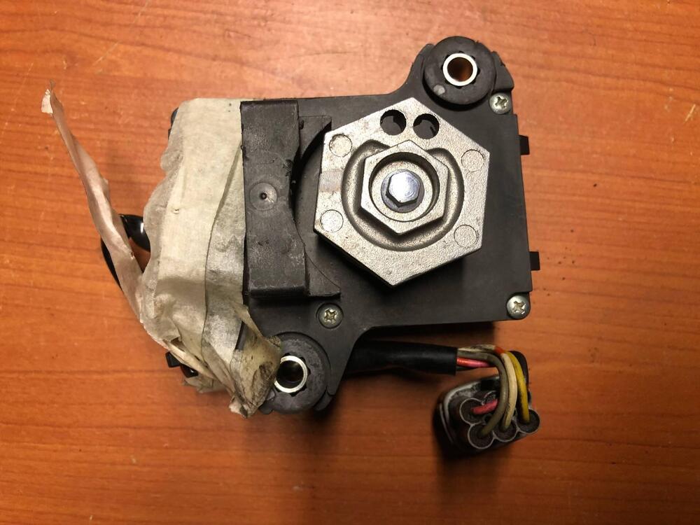 Attuatore valvola scarico Suzuki GSX-R 600 750 11 (2)