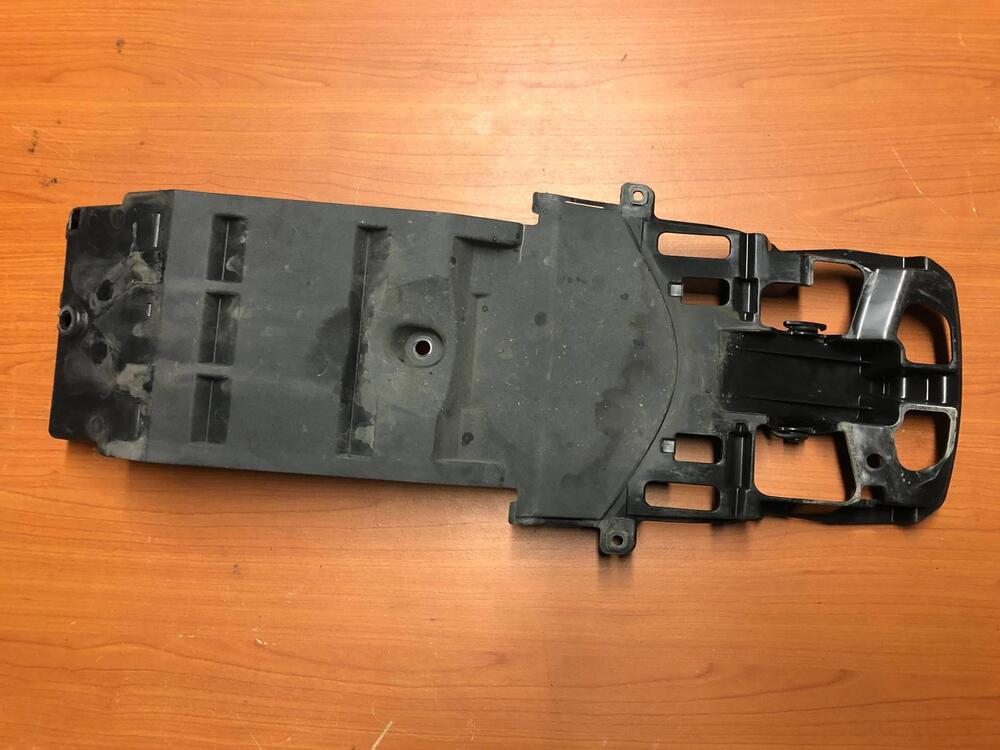 Sottocodone originale Suzuki GSX-R 600 750 11-17 (2)