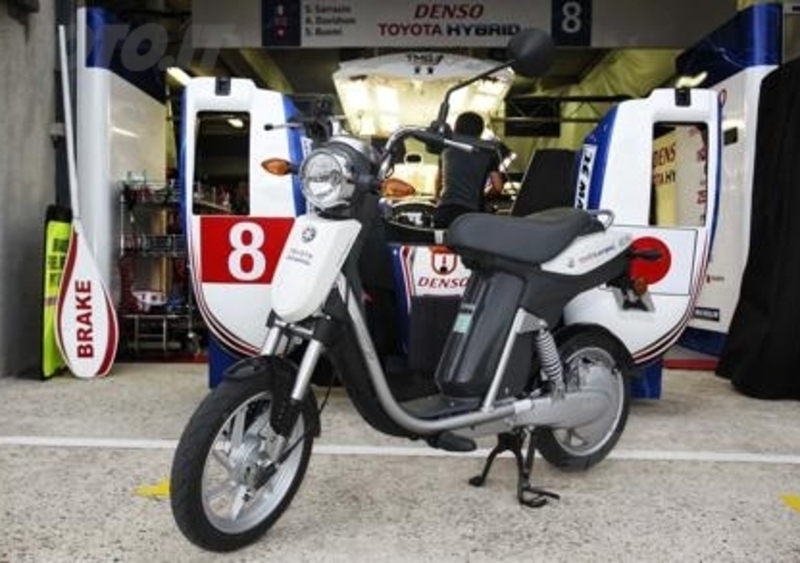 Yamaha EC-03: lo scooter di Toyota Racing