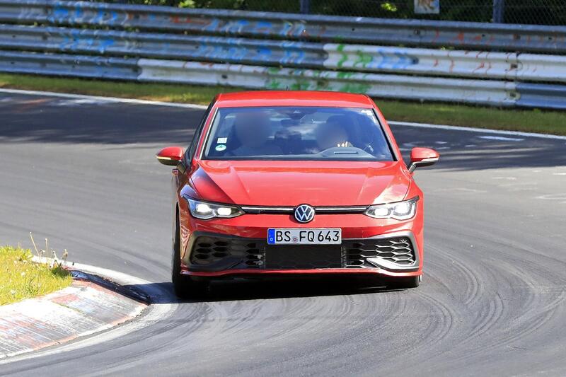 Volkswagen Golf 8 GTI TCR: ancora pi&ugrave; estrema con 300 CV [Foto spia]