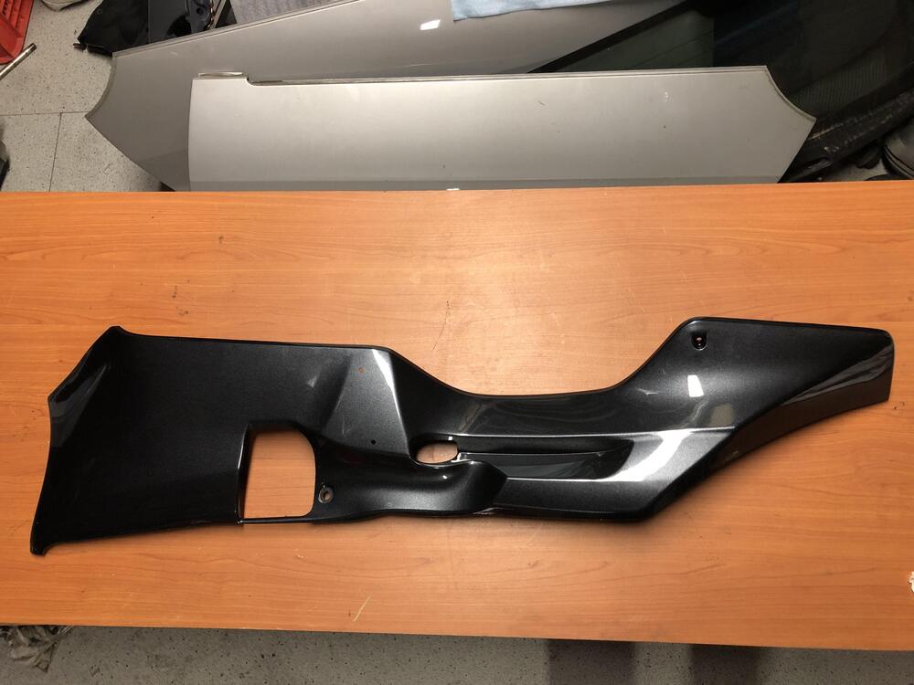 Fianco sottopedana SX Suzuki Burgman 650 03-12 (2)