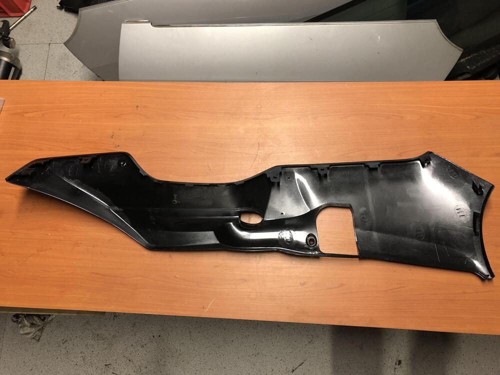 Fianco sottopedana SX Suzuki Burgman 650 03-12 (4)