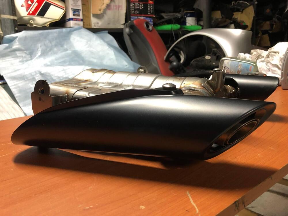 Scarico originale Suzuki GSR 600 2006-2010 (2)