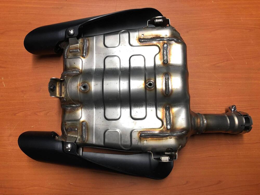 Scarico originale Suzuki GSR 600 2006-2010