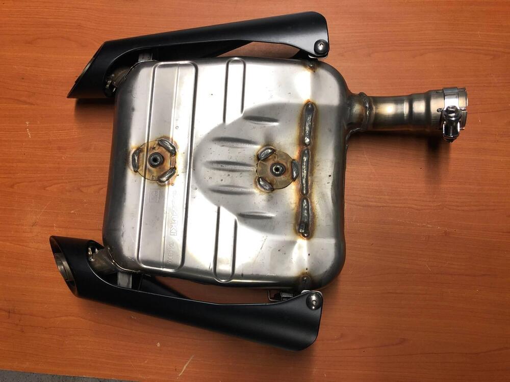 Scarico originale Suzuki GSR 600 2006-2010 (5)
