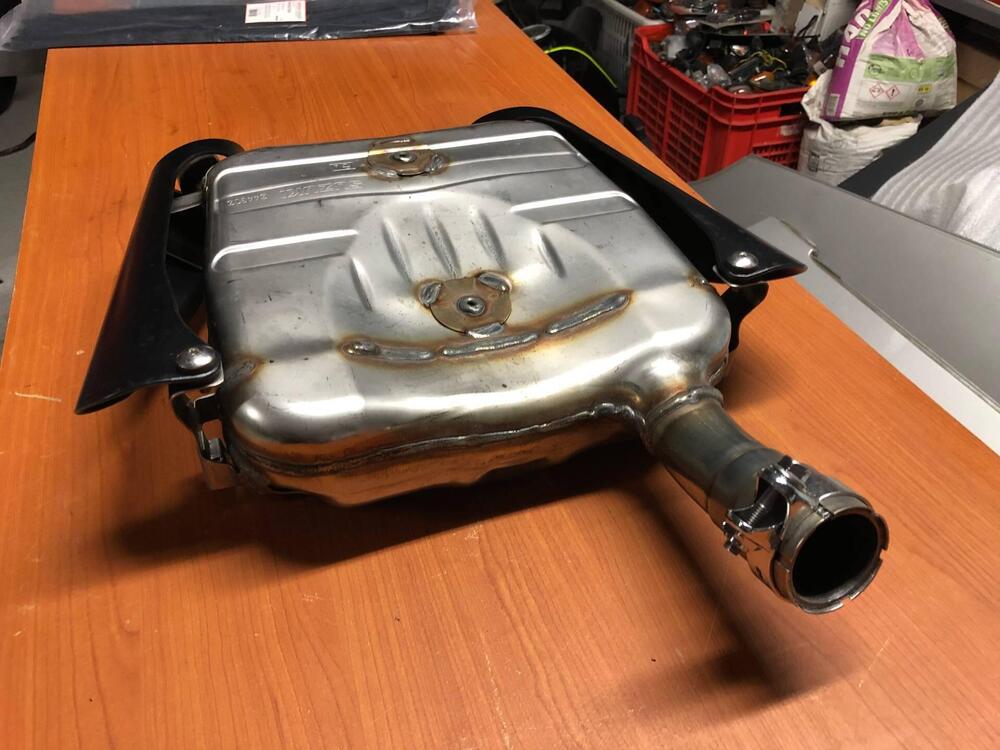 Scarico originale Suzuki GSR 600 2006-2010 (6)