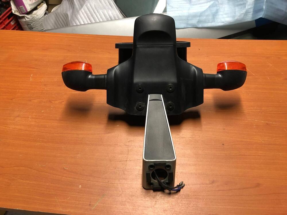 Portatarga originale + frecce Yamaha R6 2006 (6)