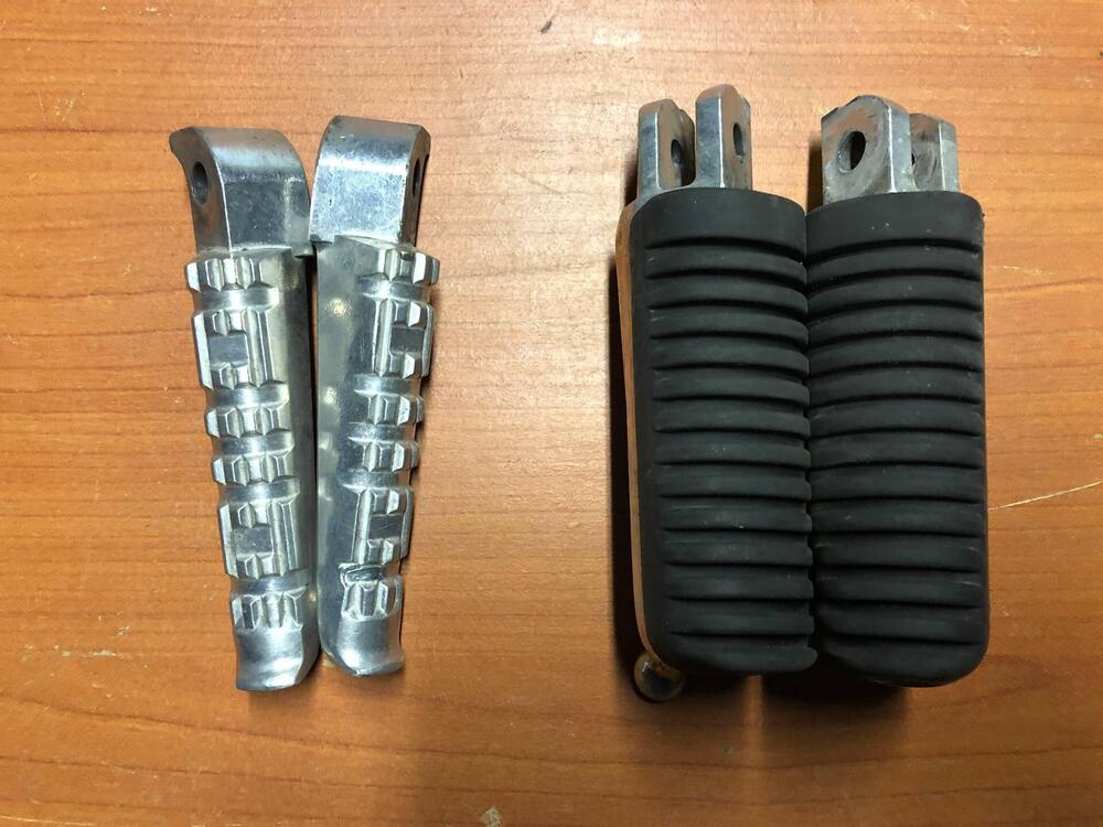 NR.4 pedane originali Yamaha FZ1