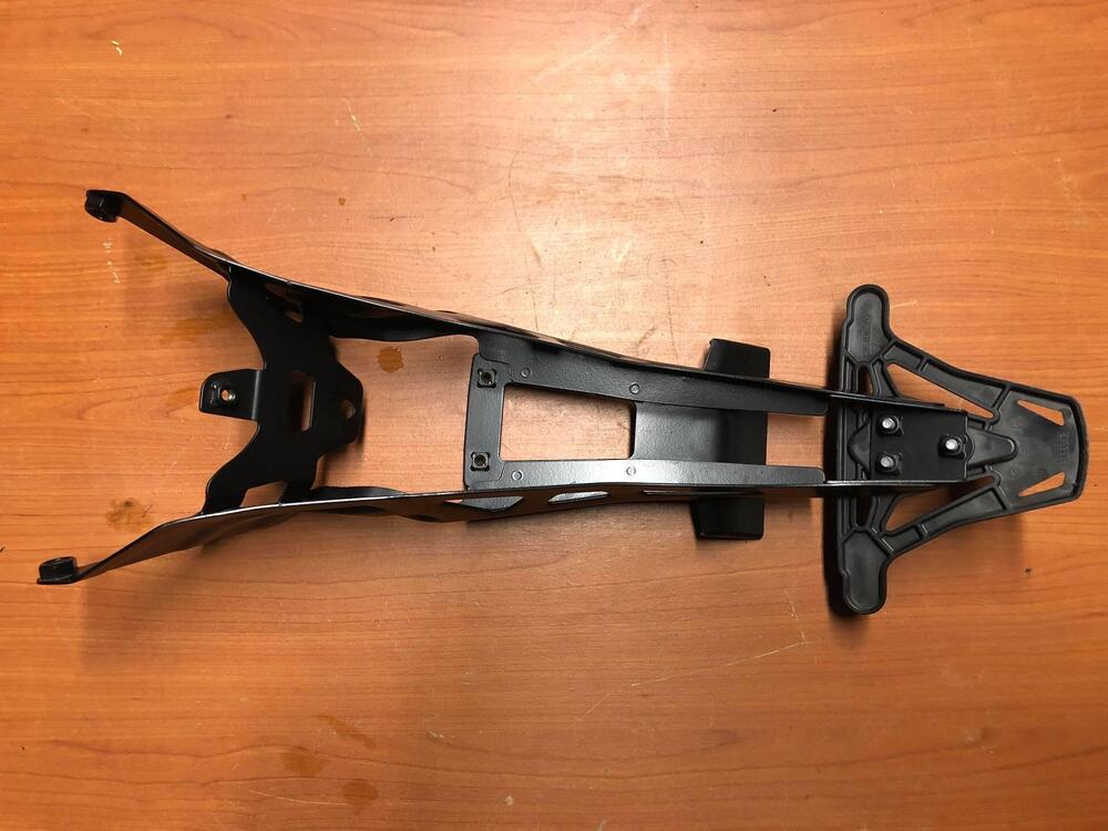 Portatarga originale Trumph Daytona 675 2009-2012 Triumph (4)