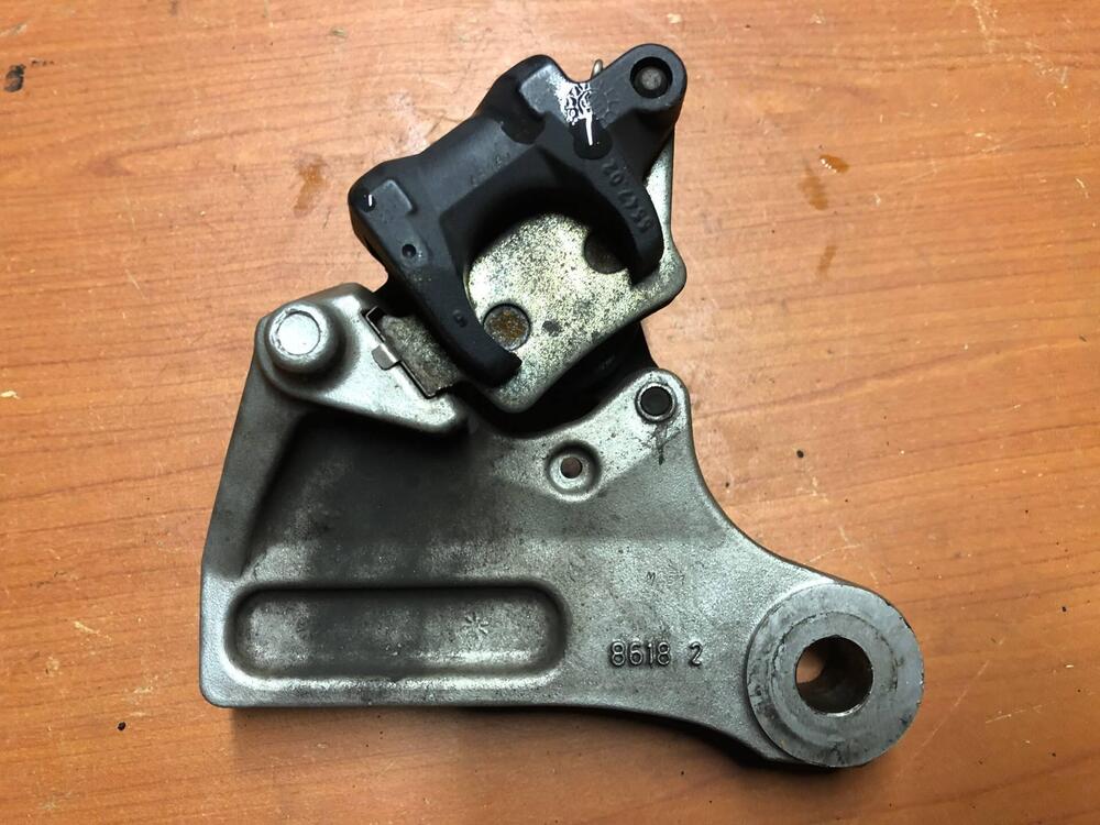 Pinza freno posteriore + supporto Yamaha MT-03 660 (2)