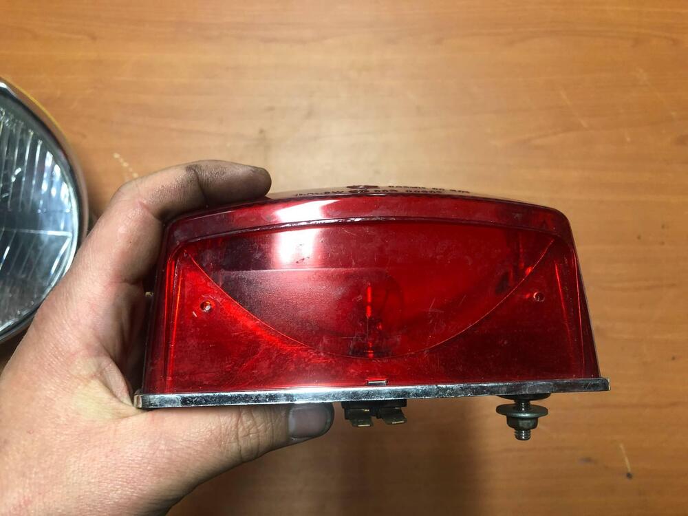 Faro posteriore Ducati Monster 600 (2)