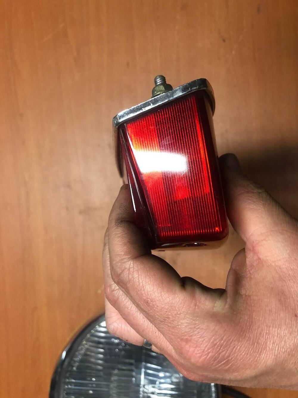 Faro posteriore Ducati Monster 600 (4)