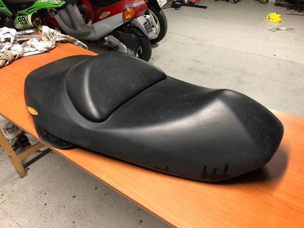 Sella Suzuki Burgman 125 - 150 2002 - 2006 (3)