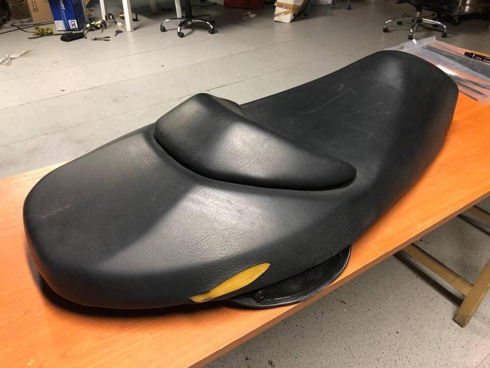 Sella Suzuki Burgman 125 - 150 2002 - 2006 (4)