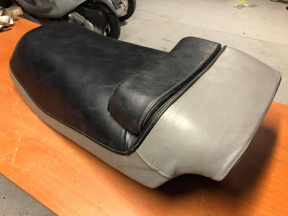 Sella Hyosung Grand Prix Plus 125 (2)