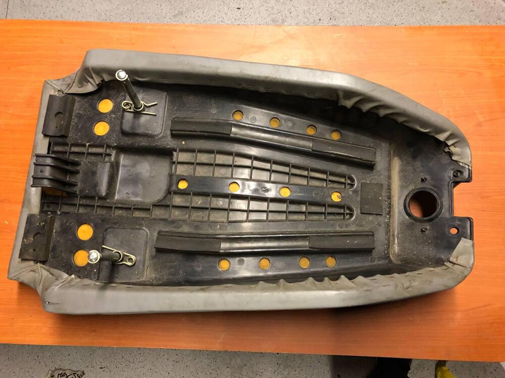 Sella Hyosung Grand Prix Plus 125 (3)