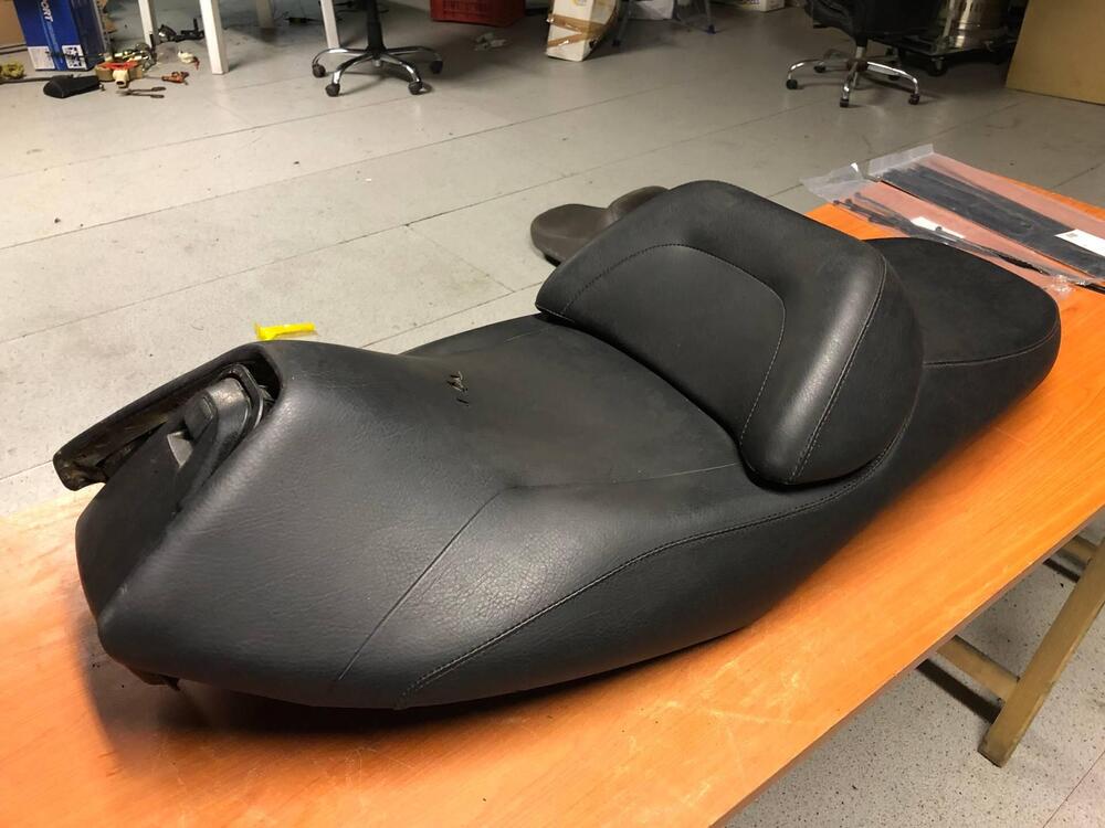 Sella Suzuki Burgman 250 - 400 1998 - 2000 (2)