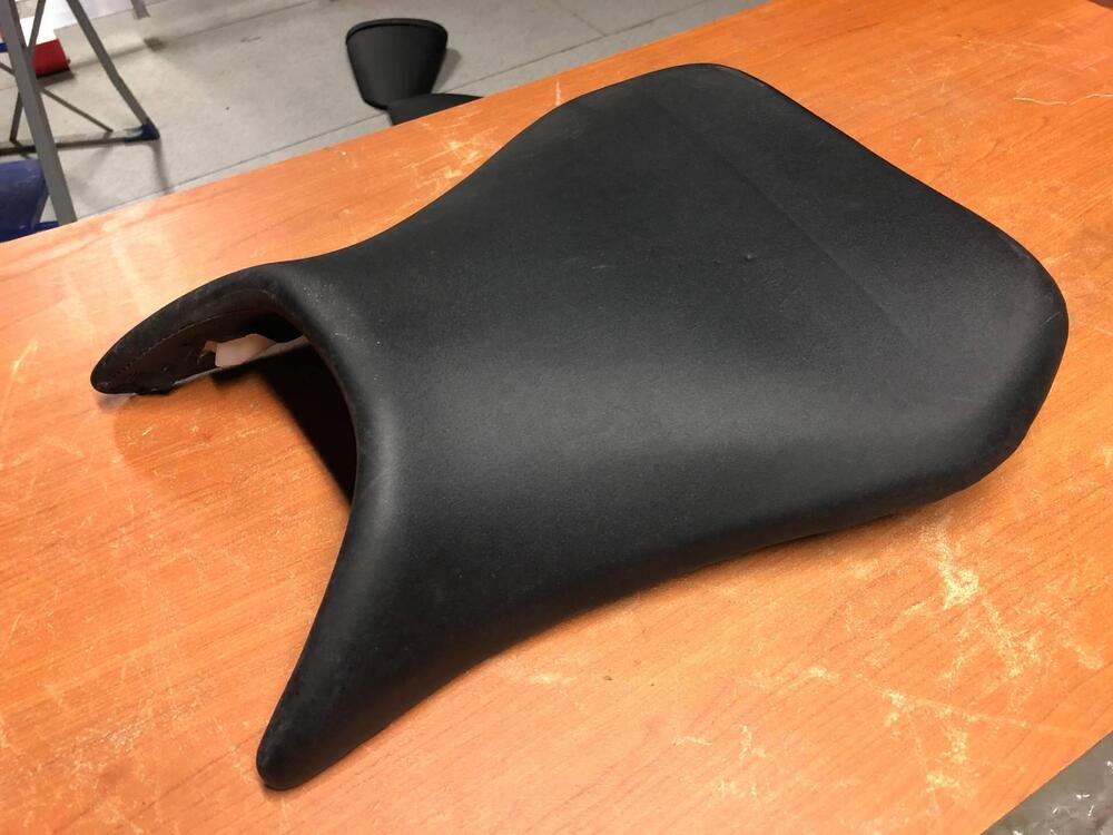 Sella anteriore Yamaha R6 1999 - 2002 (3)