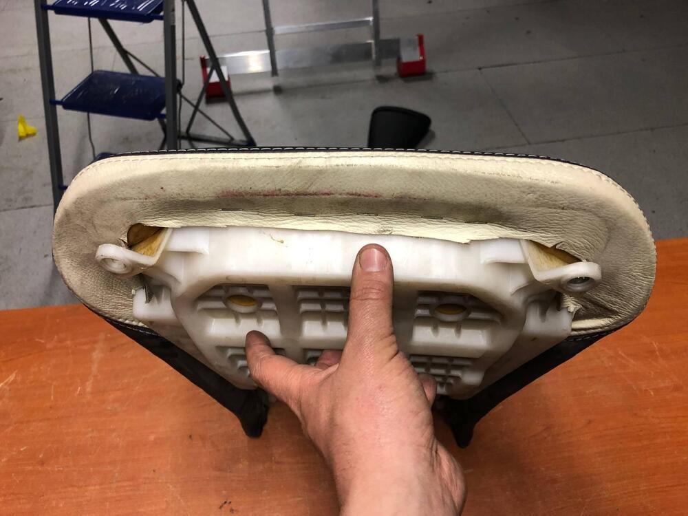 Sella anteriore bicolore Yamaha R6 1999 - 2002 (4)