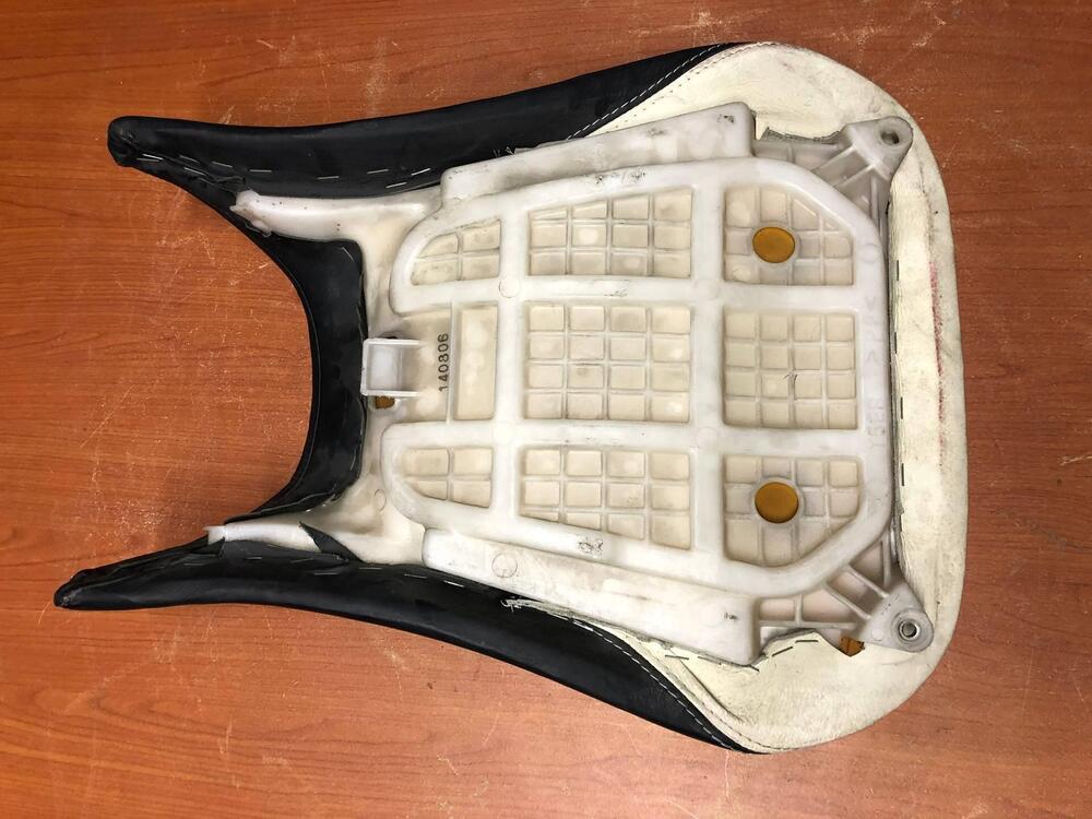 Sella anteriore bicolore Yamaha R6 1999 - 2002 (5)