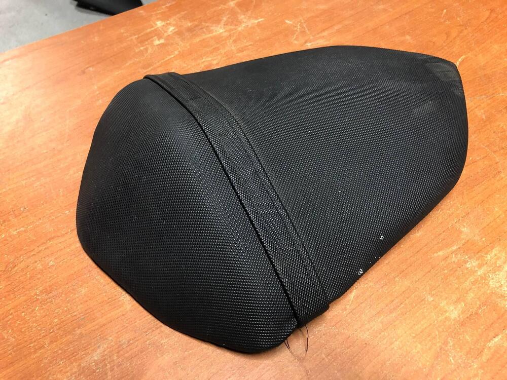 Sella posteriore Kawasaki Z 750 2007 - 2012 (3)