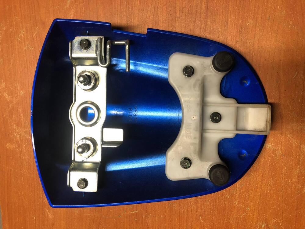 Unghia cover monoposto Suzuki GSX-R 600 750 06-07 (3)