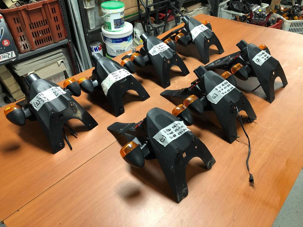 Portatarga Kawasaki Z750 04-06 Z1000 03-06 ZX6R 03 (2)