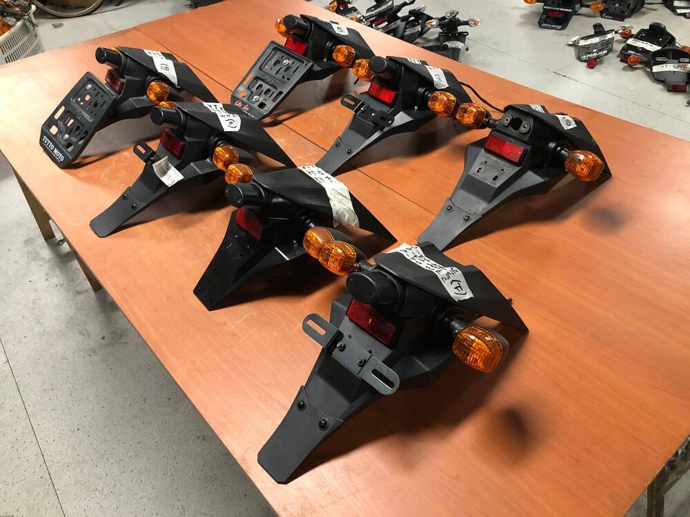 Portatarga Kawasaki Z750 04-06 Z1000 03-06 ZX6R 03 (3)