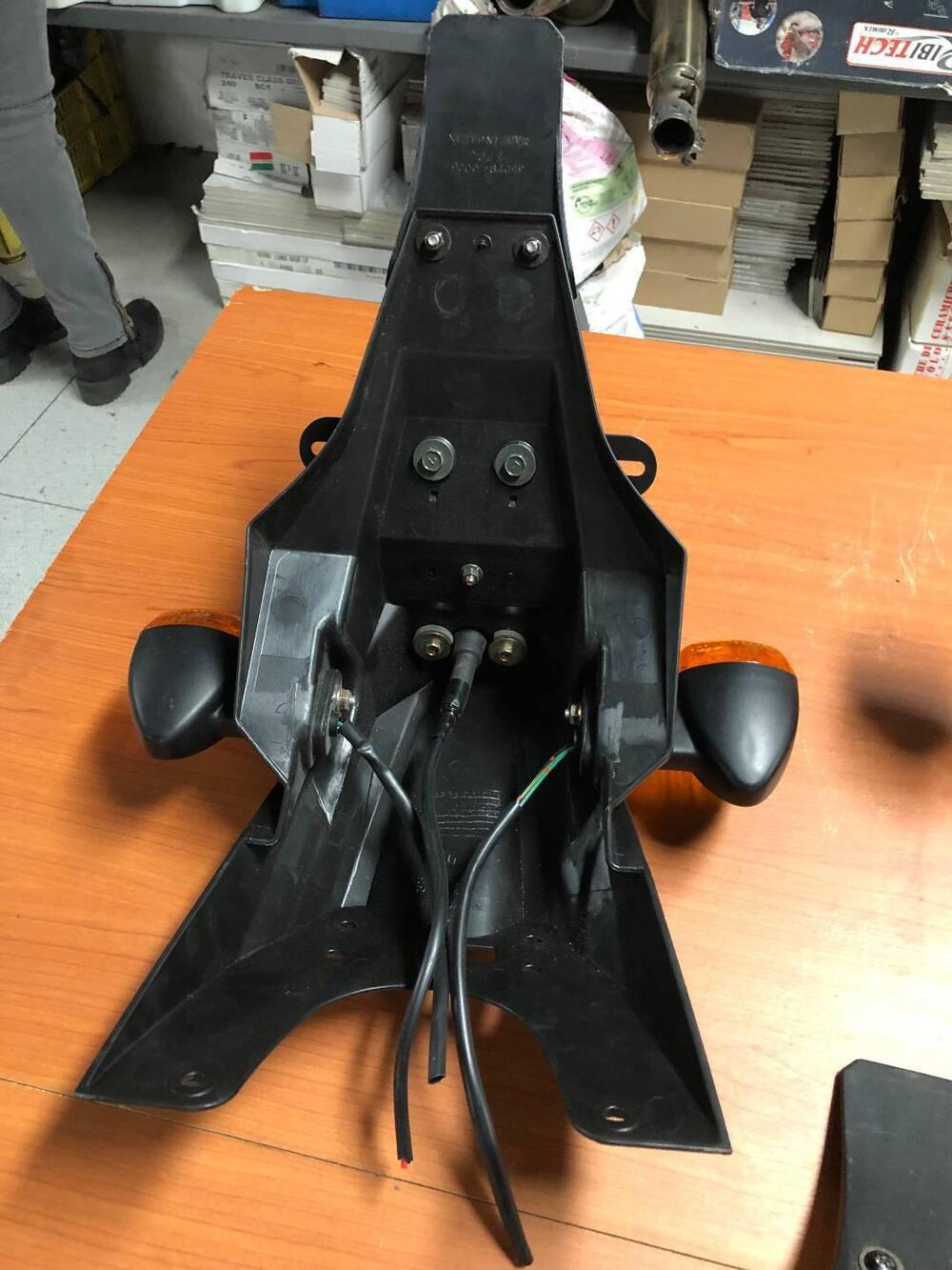 Portatarga Kawasaki Z750 04-06 Z1000 03-06 ZX6R 03 (4)