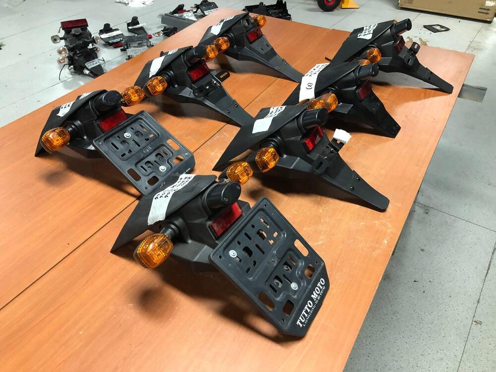 Portatarga Kawasaki Z750 04-06 Z1000 03-06 ZX6R 03 (5)