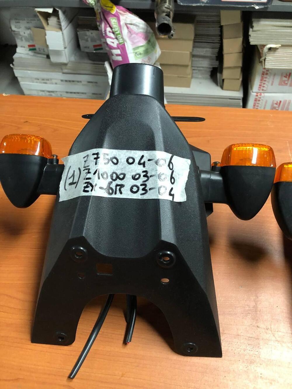 Portatarga Kawasaki Z750 04-06 Z1000 03-06 ZX6R 03 (7)