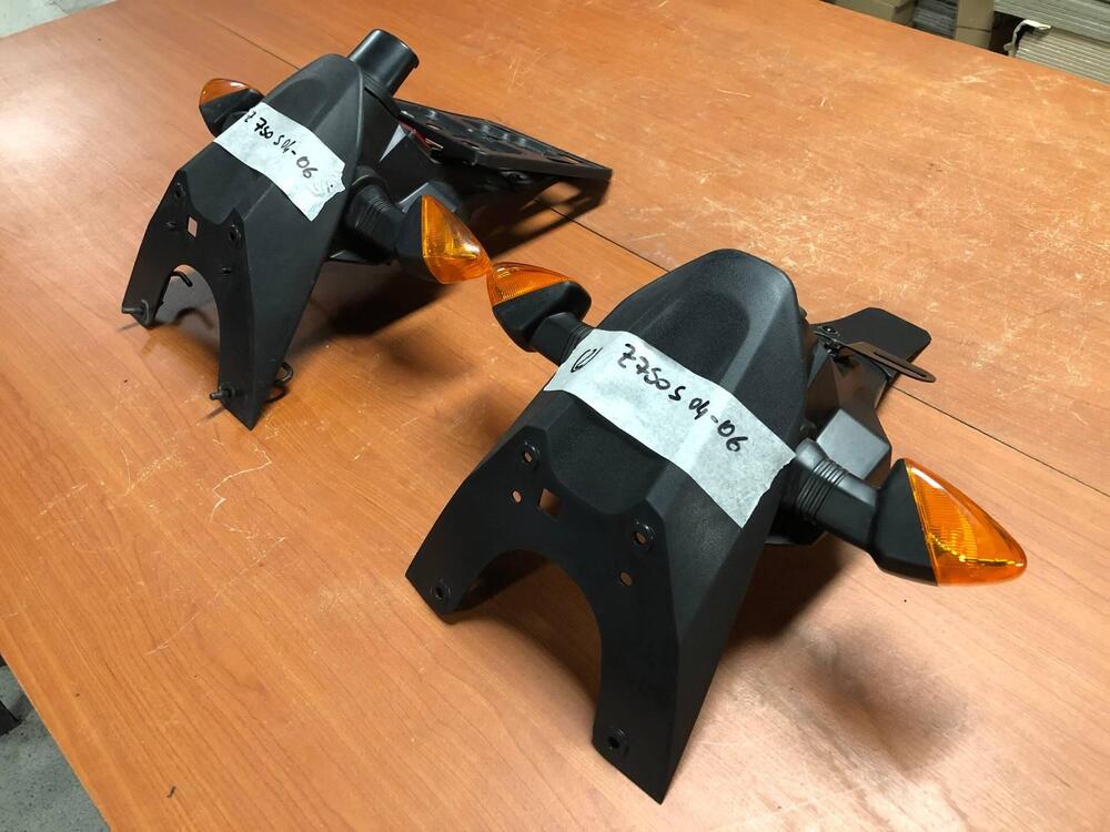 Portatarga con frecce Kawasaki Z 750 S 2004 - 2006 (3)