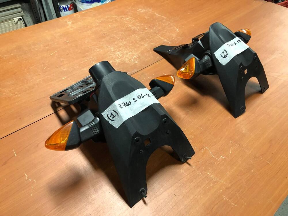 Portatarga con frecce Kawasaki Z 750 S 2004 - 2006 (4)