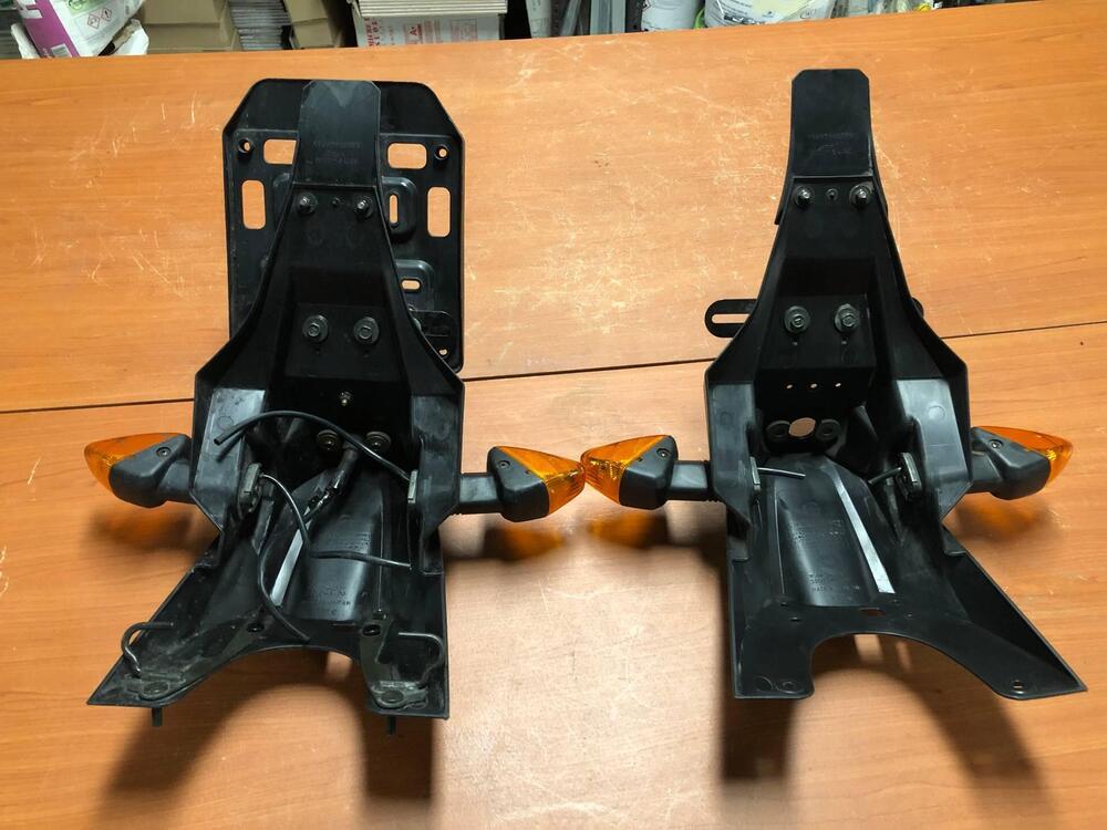 Portatarga con frecce Kawasaki Z 750 S 2004 - 2006 (5)