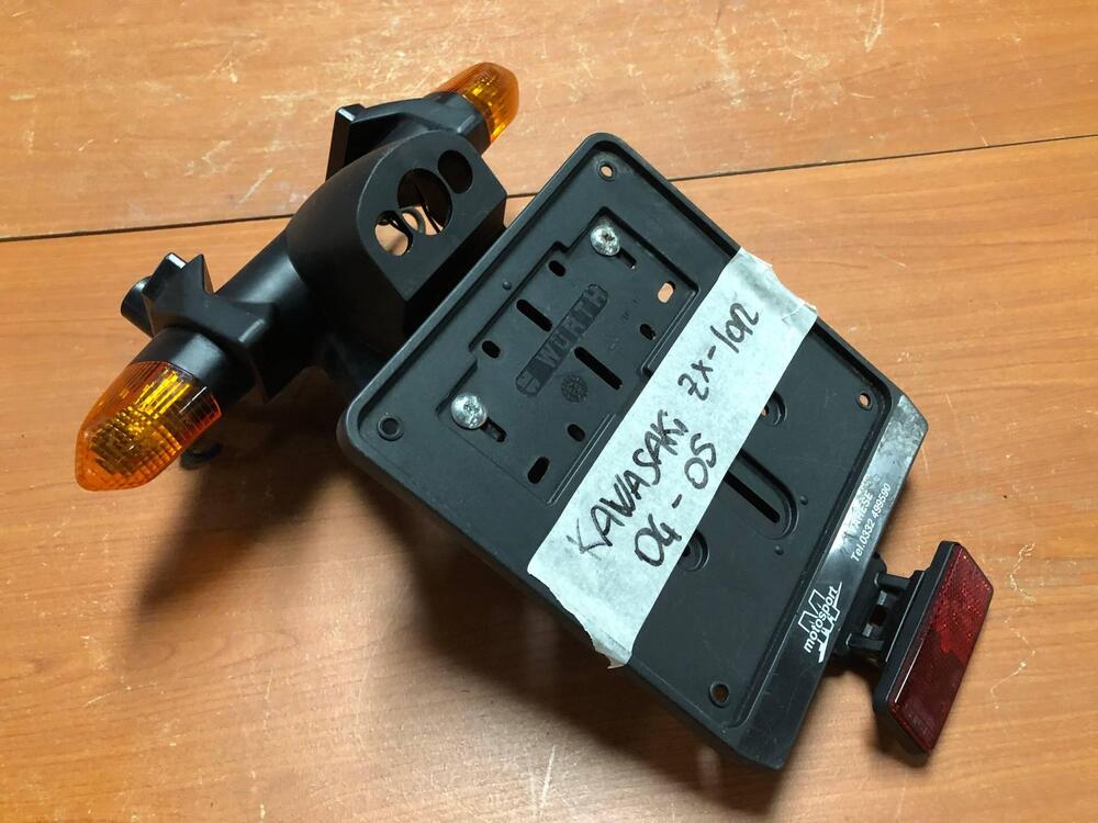 Portatarga con frecce Kawasaki ZX-10R 2004 - 2005 (2)