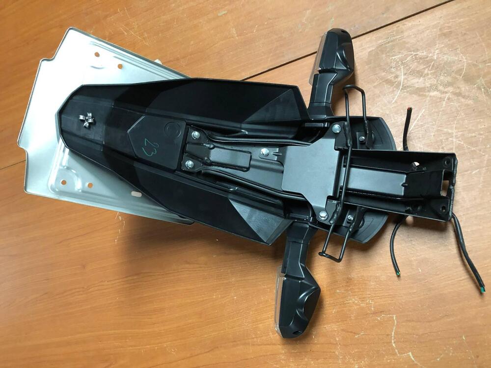 Portatarga con frecce Kawasaki Z 800 2013 - 2016 (4)