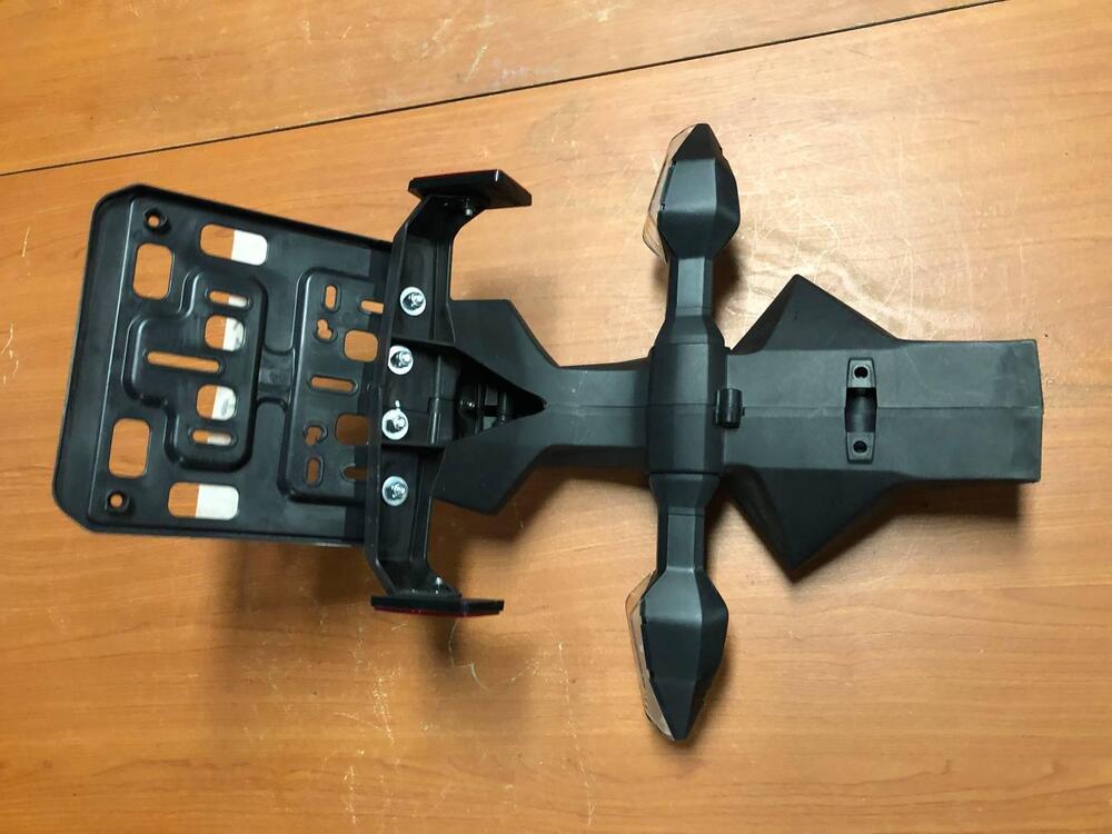 Portatarga con frecce Kawasaki Z 650 2017 - 2019 (5)