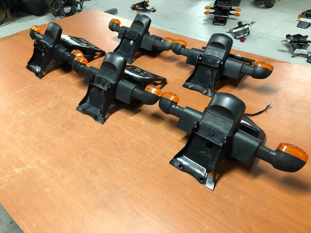 Portatarga con frecce Yamaha FZ6 - FZ6 Fazer 04-10 (5)