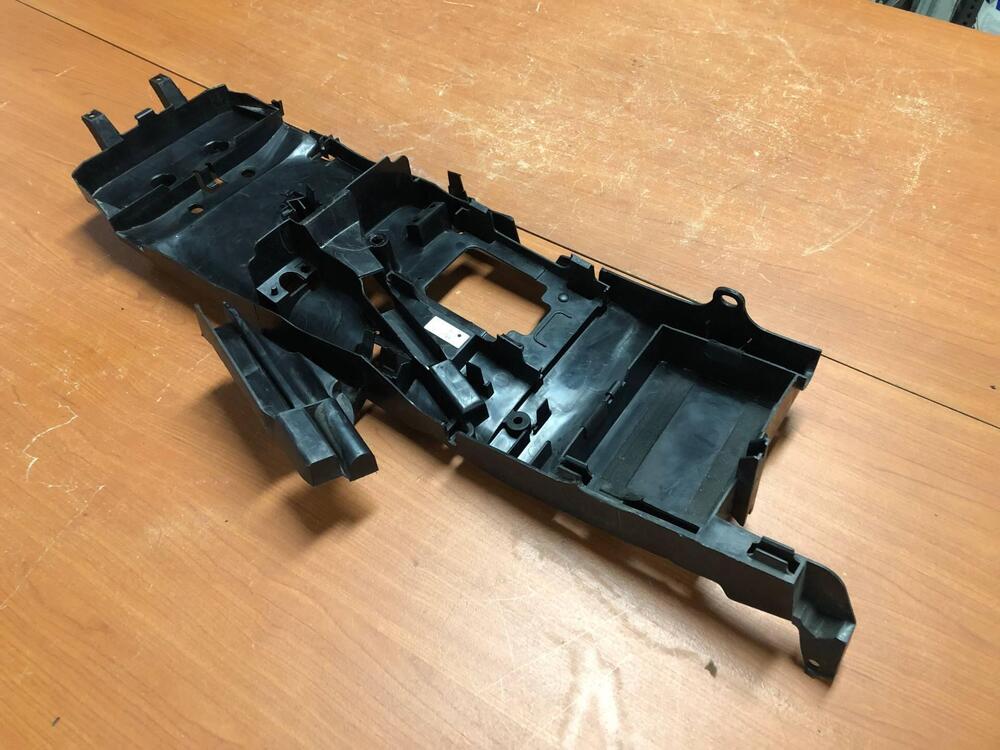 Sottocoda vano batteria Yamaha R6 2003 - 2005 (3)