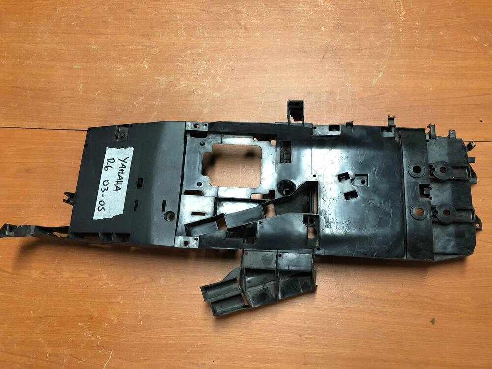 Sottocoda vano batteria Yamaha R6 2003 - 2005 (4)
